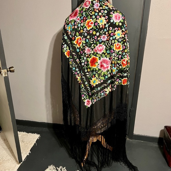 Floral Embroidered Black Scarf - Picture 13 of 14